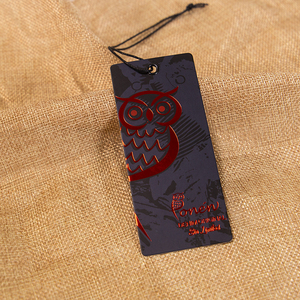 Etiqueta colgante de ropa personalizada de primera calidad, etiqueta oscilante de lámina de oro verde, Material de cartón de papel negro de 800g para ropa - Product Image 4
