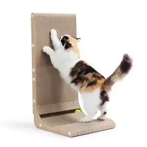 Marka yeni benzersiz tasarım l-şekilli ayrılabilir kedi scratcher kurulu ile oyuncak topu