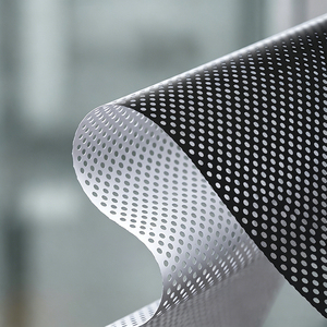 Film de fenêtre perforé transparent avec un rapport de perforation de 60/40, adhésif semi-amovible pour la publicité sur les vitres de voitures, bus et magasins - Product Image 1