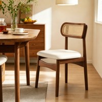Chaise de salle à manger simple en bois massif et en rotin avec revêtement en cuir PU, adaptée aux restaurants, hôtels, appartements et villas