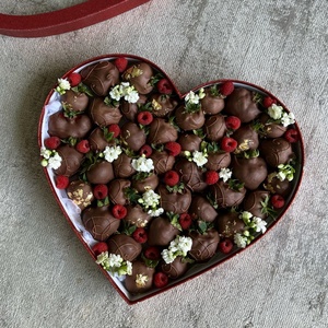 Caja de Regalo Grande de Cartón para Charcutería, Dulces, Chocolate y Fresas, en Forma de Corazón, con Ventana Transparente - Product Image 2