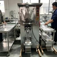 Machine de scellage automatique de liquides STARK pour jus, eau, lait, sachets en plastique/papier - Haute capacité 1500-2200 sachets/heure, précision de 98%