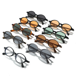Gafas de Sol Ovaladas de Titanio, Gafas de Sol Redondas Retro Unisex, Patillas con Núcleo Dorado, Lentes con Tinte Ámbar, Frente Translúcido, Estilo Urbano - Product Image 4