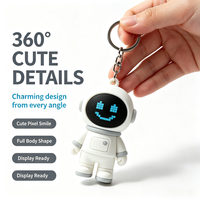 Porte-clés en silicone 3D Astronaute personnalisé OEM ODM, breloque de sac périphérique tendance Cyber Tech avec design IP personnalisé