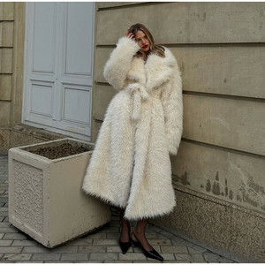 Cappotto Invernale Extra Lungo da <span class=keywords><strong>Donna</strong></span> in Ecopelliccia di Pecora con Collo Rovesciato e Chiusura con Cintura - Product Image 6