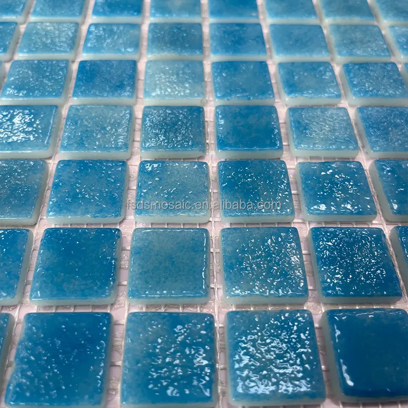 Mosaïque de verre de tuile de piscine en verre recyclé de forme carrée de couleur bleu vert