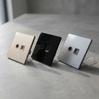 Prise murale industrielle BENDI C59 en verre trempé IP22 pour utilisation combinée TV et ordinateur dans les projets de construction à l'étranger