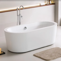 Baignoire autoportante contemporaine en acrylique à surface brillante, à parois cannelées, pour un confort de bain profond, idéale pour salle de bain de villa, avec drain inclus