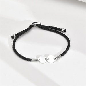 Bracelet ajustable délicat en acier inoxydable avec breloque ronde personnalisable pour bijoux de mode DIY - Product Image 3