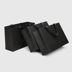 Sac cadeau en papier kraft recyclable très vendu avec poignée longue, couleurs et logos personnalisables - Product Image 3