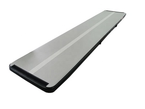 Airtrack <span class=keywords><strong>5m</strong></span> <span class=keywords><strong>piste</strong></span> d'air <span class=keywords><strong>gonflable</strong></span> de gymnastique de couleur noire pour le gymnase - Product Image 4