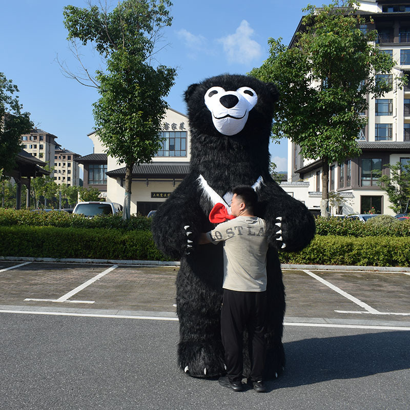 Orso polare nero con scollo a V