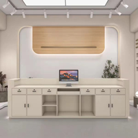 Comptoir d'accueil moderne et minimaliste en bois avec panneau encastré, éclairage LED inférieur, façade bicolore pour spa, salon, clinique