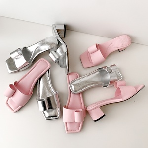 WETKISS Créez vos propres conceptions Sandales plates à bout <span class=keywords><strong>carré</strong></span> Sandales de plage d'été rose bébé pour femmes Pantoufles à bout <span class=keywords><strong>carré</strong></span> pour l'extérieur - Product Image 4