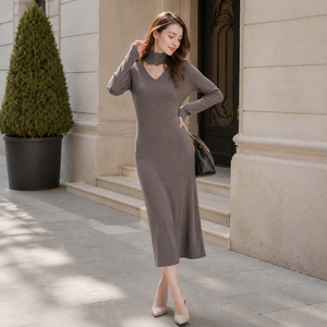 Elegante Vestido Midi de Punto con Cuello Alto y Abertura en V, Color Verde Oliva Sólido, Manga Larga, Transpirable, Grosor Estándar, Casual, Otoño - Product Image 4