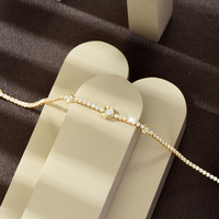 Bracelets et Joncs Originaux et Dynamiques Dorés avec Cœur en Zircon Cubique pour Femme, Accessoires de Fête et de Mariage B137