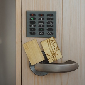 การ์ดกุญแจโรงแรม RFID วิง ซาฟล็อค ซัลโต คาบา มิวา โอนิตี้ ฮาเฟเล บีลีน 213/215/216  การ์ดไม้ NFC สำหรับควบคุมการเข้าออก T5577 Em4305 - Product Image 1