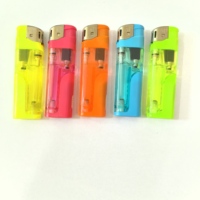 Briquet à gaz à LED jetable classique en plastique avec jet en métal pour l'éclairage de bougies à cigarettes, le camping et la cuisine