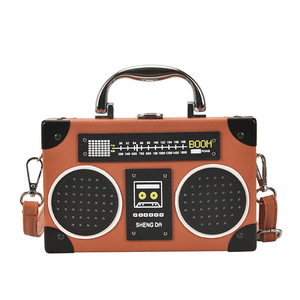 Bolso de Mano con Forma de Casete de Radio, Mini Bolso con Asa Superior y Correa Ajustable para Mujeres y Niñas - Product Image 3