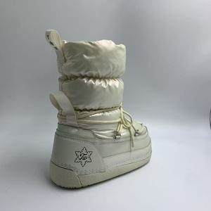 Vente en gros de bottes de neige blanches décontractées unisexes pour l'extérieur - Product Image 5