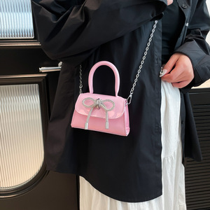 Nuevo bolso de mano de lujo Skew para mujer, bolso de banquete elegante adornado con diamantes de plumas y lazo de lentejuelas de Color sólido - Product Image 2