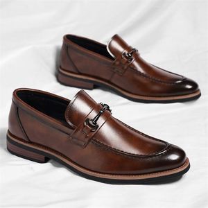 Chaussures habillées Oxford pour hommes de style européen, en cuir de Wenzhou, à enfiler, à bout pointu, grande taille, motif uni, chaussures d'affaires d'automne - Product Image 3