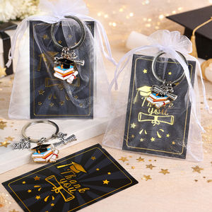 12 ensembles de porte-clés de remise de diplôme, porte-clés en forme de toque, de livre et de diplôme avec breloques 2026, étiquettes de remerciement et sacs en organza, cadeaux de fête - Product Image 1