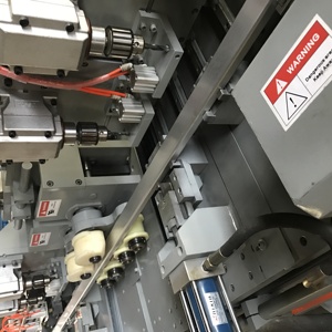 Máquina perforadora y dobladora <span class=keywords><strong>de</strong></span> escalera doméstica para el riel delantero escalera <span class=keywords><strong>de</strong></span> aluminio - Product Image 3