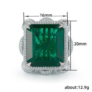 Anello di Diamanti Q066 Taglio Smeraldo in Oro Bianco Naturale, Gioiello di Fidanzamento da Donna, Colore D con Pietre Laterali - Product Image 5