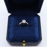 Bague solitaire classique en or jaune massif avec diamant de laboratoire taille ronde Madonna Factory pour elle