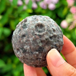 Esferas de Yooperlite de Alta Calidad con Destellos Intensos para Decoración del Hogar, Piedras Naturales con Forma de Luna - Product Image 5