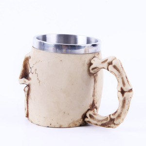 Vente en gros BB070 Vaisselle personnalisée Décoration de la maison Tasse en résine Chope à bière avec doublure en acier inoxydable Verre à vin - Product Image 4