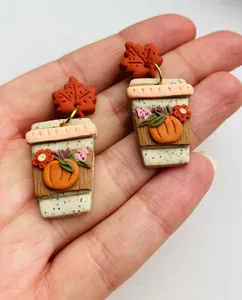 Fatto a mano <span class=keywords><strong>argilla</strong></span> <span class=keywords><strong>polimerica</strong></span> zucca spezie Latte fiore Beige con macchioline <span class=keywords><strong>orecchini</strong></span> autunno inverno - Product Image 4