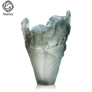 Vaso in Vetro Cristallo Liuli Craft Fengming con Stampa Animale in Rilievo Intagliato, Articolo da Collezione <span class=keywords><strong>di</strong></span> Arte Mediorientale alla Moda - Product Image 3