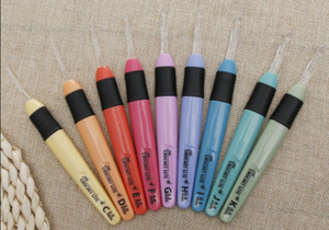 Conjunto <span class=keywords><strong>de</strong></span> ganchos <span class=keywords><strong>de</strong></span> ganchillo <span class=keywords><strong>con</strong></span> <span class=keywords><strong>luz</strong></span> <span class=keywords><strong>LED</strong></span>, <span class=keywords><strong>agujas</strong></span> para tejer, hilo <span class=keywords><strong>de</strong></span> tejer, ganchillo ligero, 2,5mm-6,5mm, 9 piezas - Product Image 4