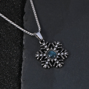 Collier pendentif flocon de neige en acier inoxydable avec pierre précieuse sertie dans un cadre, pour un usage quotidien, unisexe SP1056 - Product Image 3