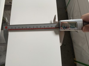 Plinthe en <span class=keywords><strong>MDF</strong></span> à amorçage blanche, planche <span class=keywords><strong>carrée</strong></span> S4S 1x6 - Product Image 4