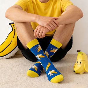 <span class=keywords><strong>Calcetines</strong></span> de media pantorrilla con estampado de plátanos en amarillo y azul vibrantes, diseño de frutas a la moda, transpirables, de algodón suave, informales, para todo el año. - Product Image 1