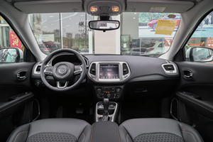 Oferta Especial: Jeep <span class=keywords><strong>Compass</strong></span> 2020 220T Edición Líder SUV Automático de Segunda Mano, 71000 km, Euro VI, Gasolina Turbo, Volante a la Izquierda, Exportación - Product Image 4