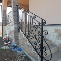 Fabricant de escaliers en fer et de moustiquaires modernes sur mesure, faciles à installer et peignables