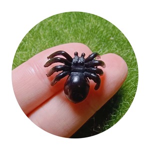 Halloween poisson d'avril petits jouets araignée noire sur <span class=keywords><strong>le</strong></span> thème des animaux ensembles drôles farce packs gros jouets en plastique cadeaux - Product Image 3