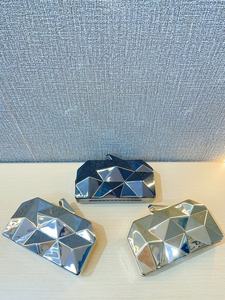 Borsa da Sera Dorata alla Moda 2026, <span class=keywords><strong>Pochette</strong></span> Geometrica in Acrilico, Borse Metalliche Dorate con Catena per Donne, Borse da Festa per Serate Formali - Product Image 2