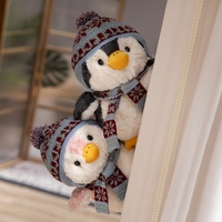 Peluche pingouin mignon pour l'hiver, peluche pingouin douce et moelleuse avec bonnet et écharpe en tricot pour enfants, décoration de Noël pour la maison, cadeau de fête