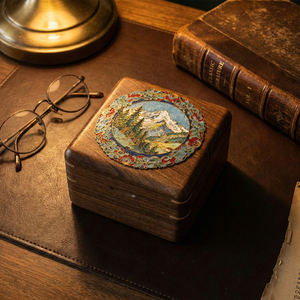 صندوق ساعة فاخر مصنوع يدويًا من خشب الجوز المزخرف - علبة عرض وتخزين لساعة واحدة - Product Image 2