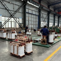 Transformador de Distribución Sumergido en Aceite S11 de 100 kVA, 10 kV/0.4 kV, Trifásico, ONAN, Bobinado de Cobre, IEC60076, Directo de Fábrica OEM