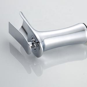 Mélangeur de robinet de <span class=keywords><strong>lavabo</strong></span> de salle de bains cascade en laiton à levier unique de haute qualité - Product Image 4