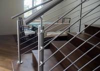 Edelstahl-Treppengeländer mit Rundstab-Balustraden |   Poliertes Handlaufsystem für Büros, öffentliche Gebäude und moderne Architektur