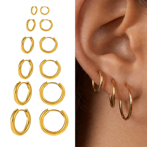 <span class=keywords><strong>Orecchini</strong></span> <span class=keywords><strong>Pendenti</strong></span> a Clip in Acciaio Inox 2mm, Placcati in Oro 18K, Cerchio Rotondo per <span class=keywords><strong>Uomo</strong></span> e Donna - Product Image 1