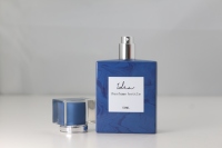 Emballage de bouteille de parfum Boîte d'emballage de parfum bleu carré avec logo personnalisé Bouteille de 30ml 50ml Bouteille en verre noir pour un travail normal