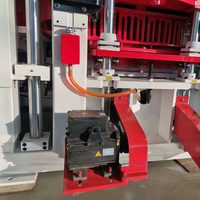 Machine à briques haute efficacité QT10-15 assurant une production stable toute la journée pour les grands fabricants de briques professionnels